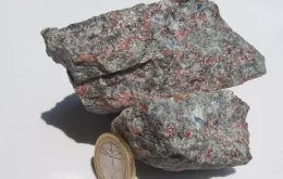 سنگ اکلوژیت (Eclogite)