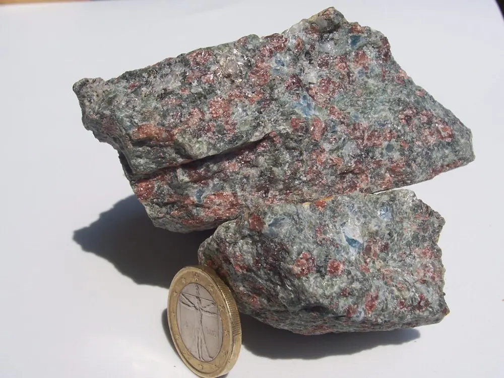 سنگ اکلوژیت (Eclogite)