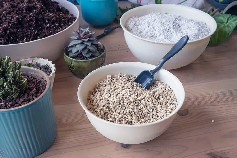 سنگ پرلیت (Perlite)