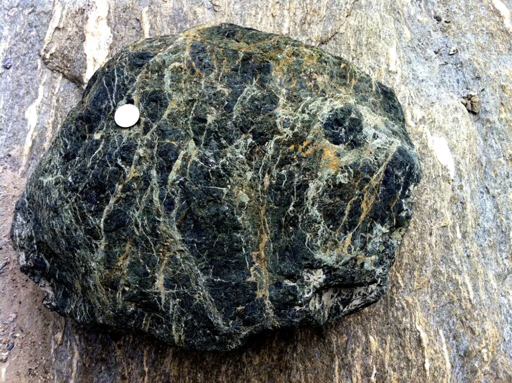 سنگ سرپانتین (Serpentinite)